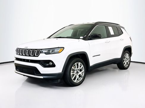 Used 2025 Jeep Compass Limited image 3