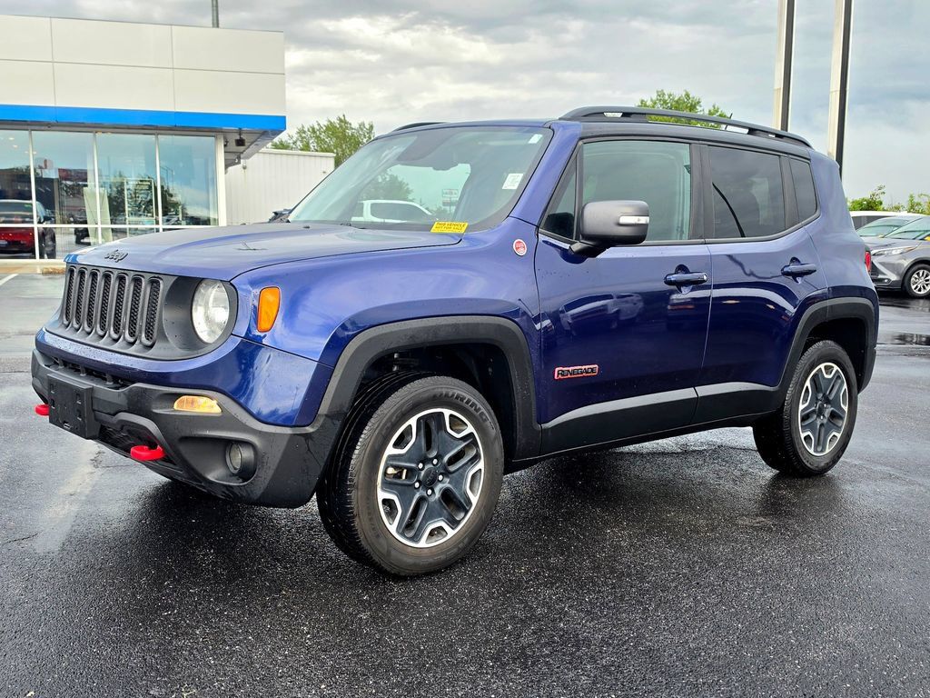 Used 2017 Jeep Renegade Trailhawk w/ Premium Trailhawk Package AWD/4WD image 2