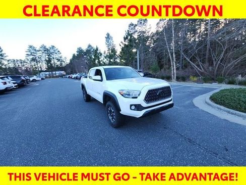 Certified 2018 Toyota Tacoma TRD Off-Road w/ Technology Package image 3