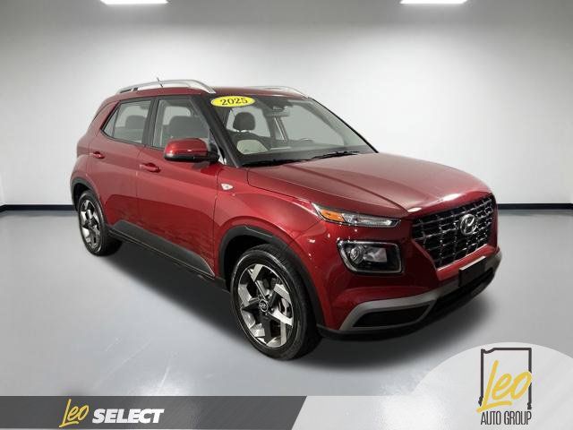 Used 2025 Hyundai Venue SEL FWD image 4