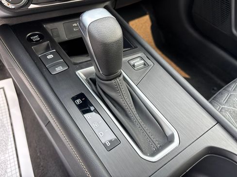 Used 2025 Nissan Kicks SV AWD/4WD image 24