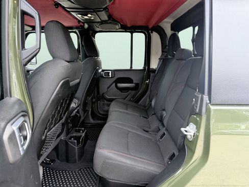 Used 2021 Jeep Gladiator Rubicon w/ Cold Weather Group image 27