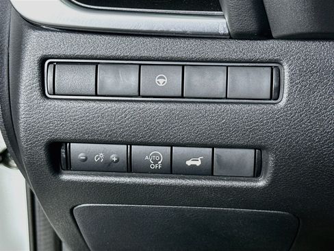 Used 2023 Nissan Rogue SV w/ SV Premium B Package FWD image 17
