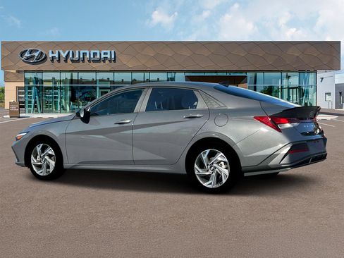 Certified 2025 Hyundai Elantra Sport FWD image 4