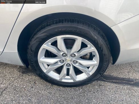 Used 2016 Chevrolet Impala LT FWD image 9