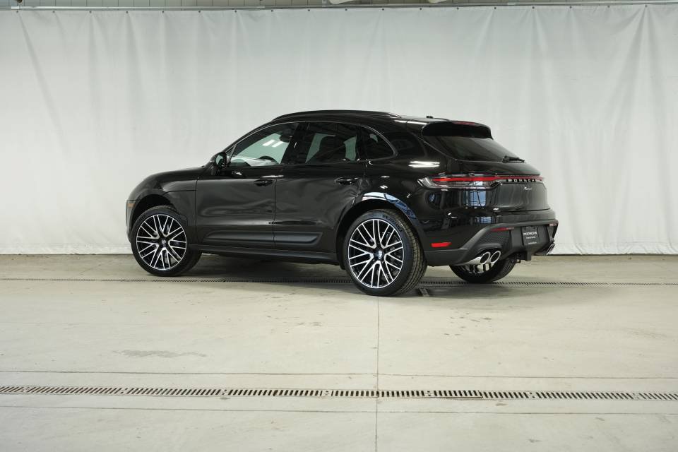 Certified 2026 Porsche Macan AWD/4WD image 6