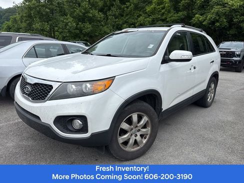 Used 2013 Kia Sorento LX w/ Convenience Pkg FWD image 2