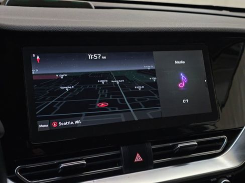 Used 2022 Kia Niro EX image 26