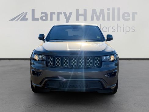 Used 2018 Jeep Grand Cherokee Altitude image 5