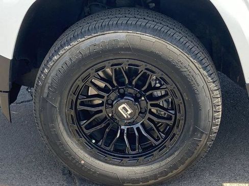 Used 2025 Chevrolet Colorado W/T RWD image 28