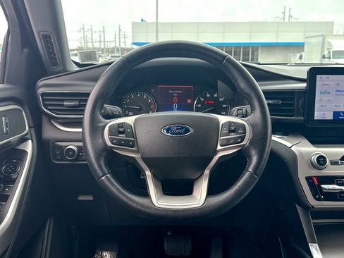 Used 2022 Ford Explorer XLT w/ Equipment Group 202A image 25