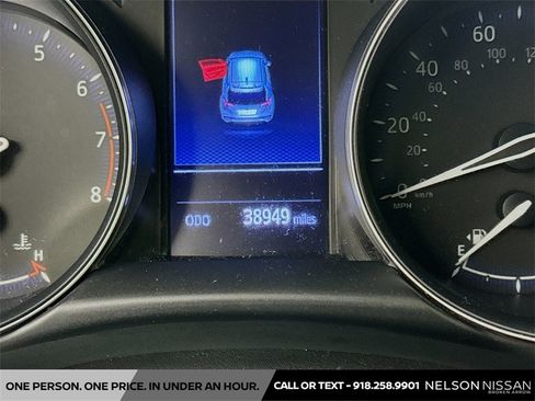 Used 2020 Toyota C-HR XLE image 12