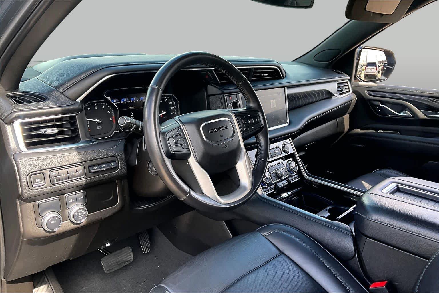Used 2021 GMC Yukon Denali RWD image 18