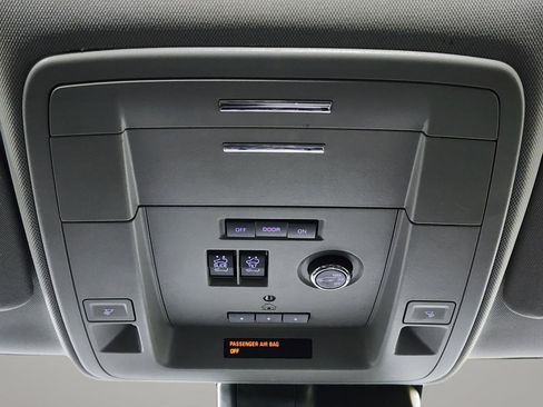 Used 2018 GMC Yukon XL SLT w/ Open Road Package image 15