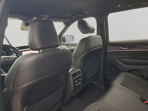 New 2026 Jeep Grand Cherokee Altitude image 18