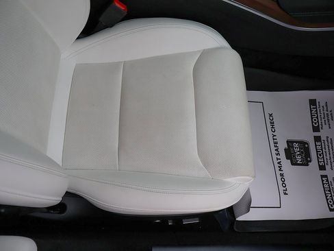 Used 2022 Tesla Model S image 33