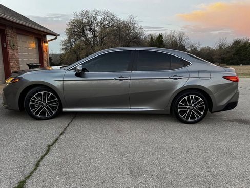 Used 2025 Toyota Camry XLE w/ Premium Plus Package image 1