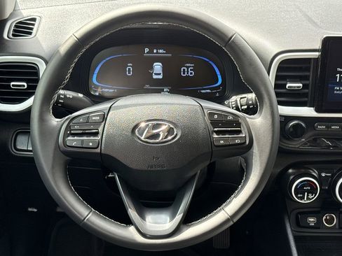 Certified 2025 Hyundai Venue Limited FWD image 14