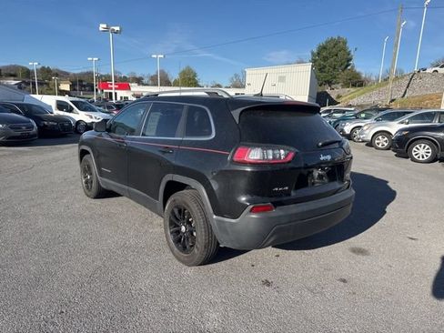 Used 2019 Jeep Cherokee Latitude w/ Cold Weather Group AWD/4WD image 6