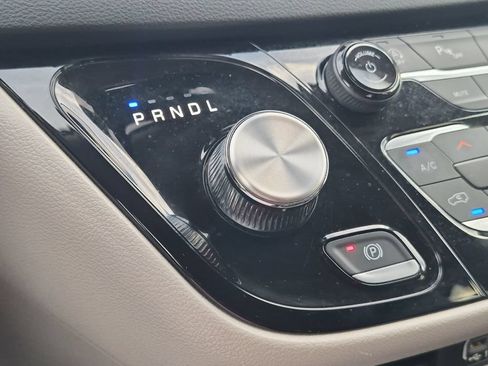 Used 2023 Chrysler Pacifica Touring-L FWD image 22