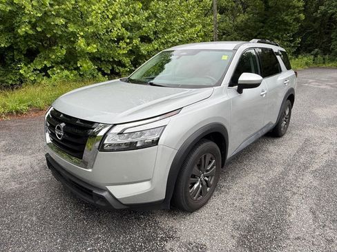 Used 2022 Nissan Pathfinder SV AWD/4WD image 2