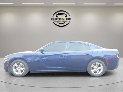 Used 2016 Dodge Charger SE image 4