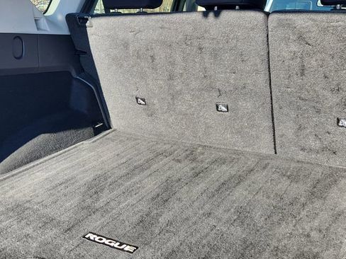 Used 2023 Nissan Rogue SV image 16