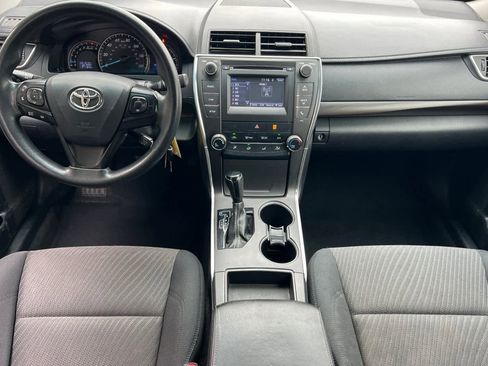 Used 2015 Toyota Camry LE image 4