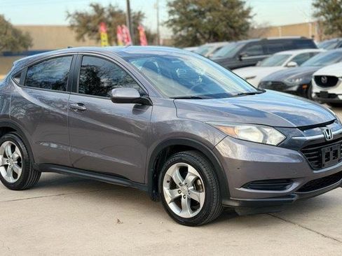 Used 2017 Honda HR-V LX image 3