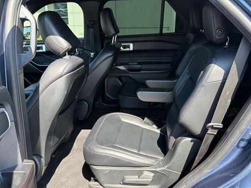 Used 2020 Ford Explorer XLT w/ Equipment Group 202A RWD image 11
