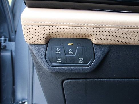 Certified 2025 Volkswagen Atlas Cross Sport SEL R-Line image 17