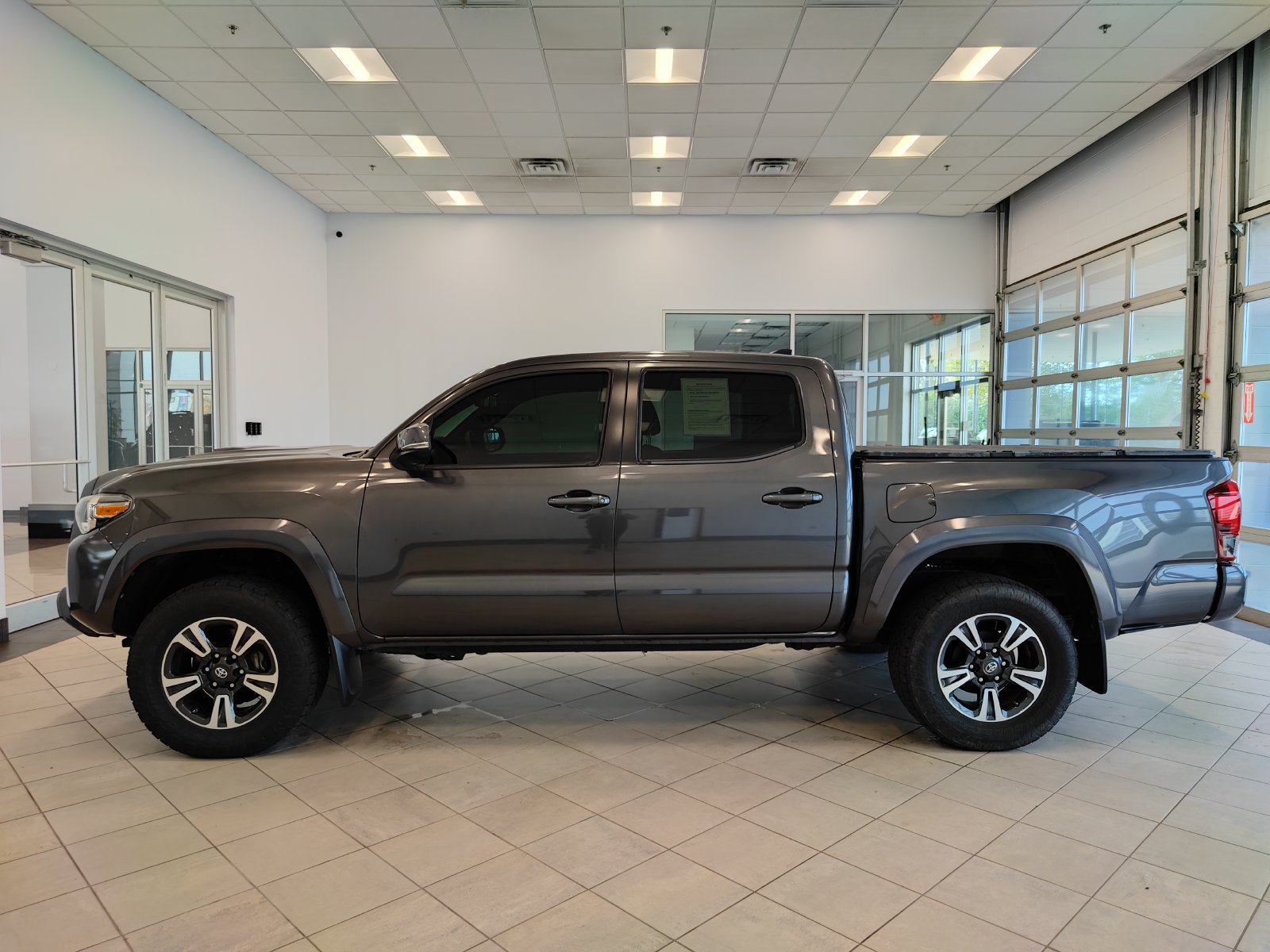 Used 2019 Toyota Tacoma TRD Sport AWD/4WD image 6