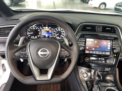 Used 2023 Nissan Maxima SR w/ Sport Mat Group FWD image 12