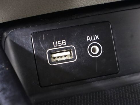 Used 2016 Kia Sedona LX w/ LX Convenience Package image 20