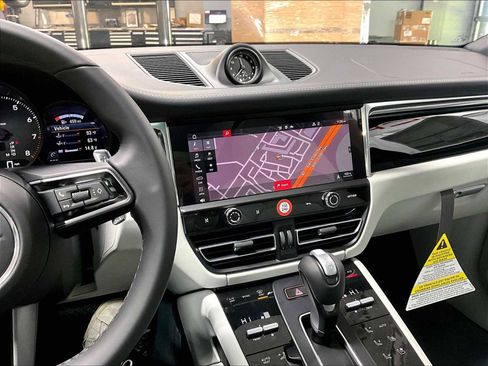 New 2026 Porsche Macan image 16