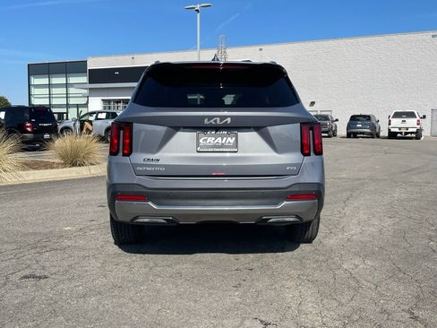 New 2025 Kia Sorento S image 6