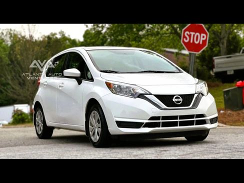 Used 2018 Nissan Versa Note SV image 2