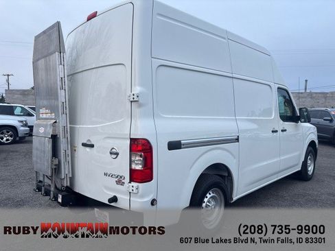 Used 2019 Nissan NV 2500 S image 7