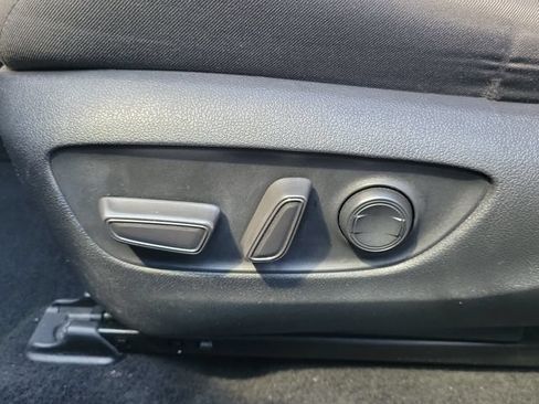 Used 2022 Toyota RAV4 XLE w/ Convenience Package FWD image 11