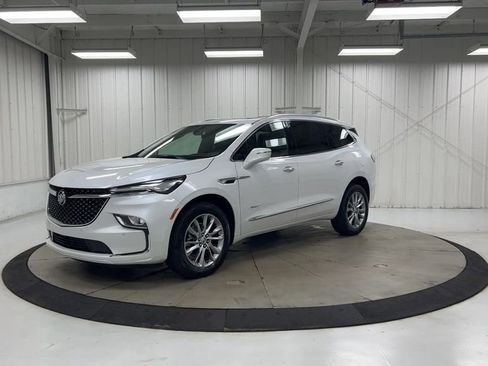Used 2023 Buick Enclave Avenir image 4