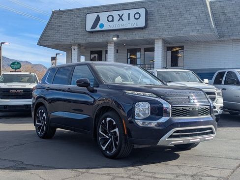 Used 2024 Mitsubishi Outlander SE image 1