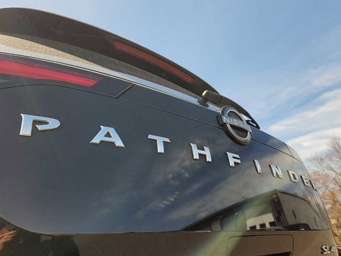 Used 2022 Nissan Pathfinder SL w/ SL Premium Package image 32