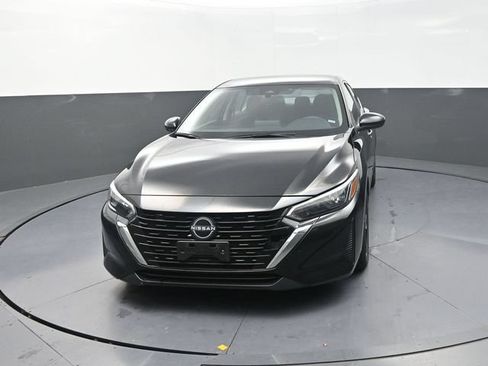 Used 2024 Nissan Sentra SV FWD image 2