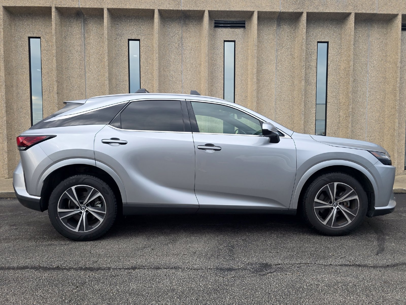 Used 2023 Lexus RX 350 Premium w/ Accessory Package AWD/4WD image 19