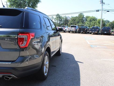 Used 2018 Ford Explorer XLT w/ Equipment Group 202A FWD image 15