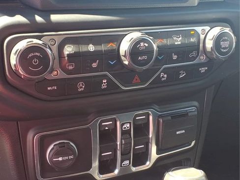Used 2020 Jeep Wrangler Unlimited Sahara AWD/4WD image 10