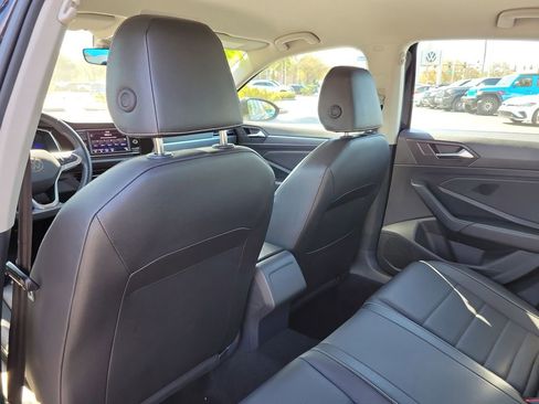 Used 2024 Volkswagen Jetta SE FWD image 11