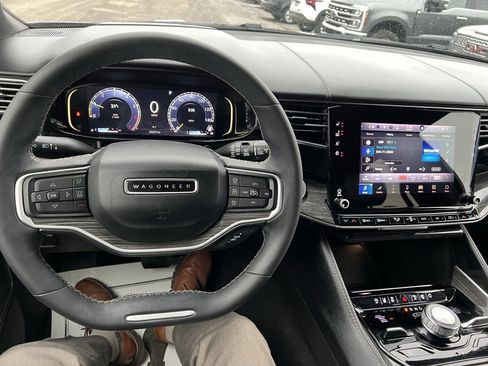 Used 2022 Jeep Wagoneer Series III w/ Rear Seat Video Group 1 image 35