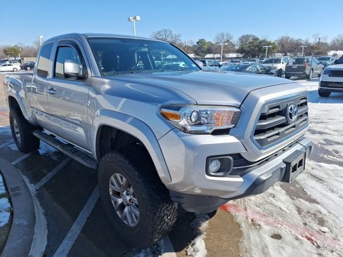Used 2017 Toyota Tacoma SR5 image 8