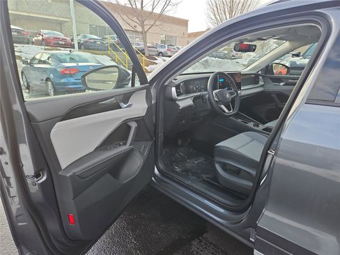 New 2026 Volkswagen Tiguan SE image 11